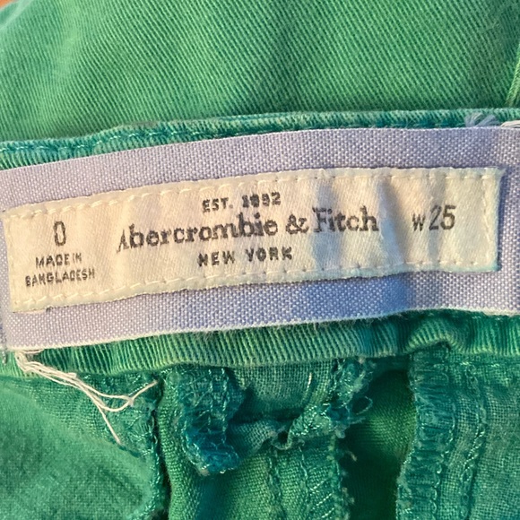 Abercrombie & Fitch green short shorts 25/0🌳❤️🥰🌹 - Picture 4 of 7